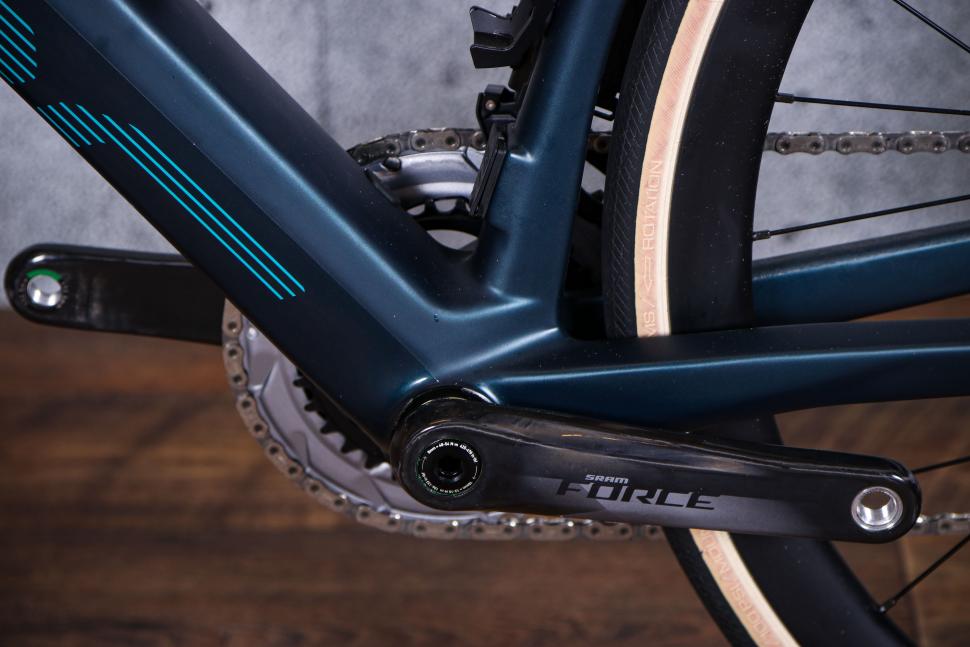 2022 BMC Roadmachine AMP ONE - bottom bracket.jpg