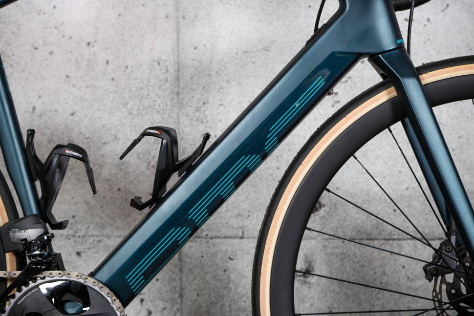 2022 BMC Roadmachine AMP ONE - down tube.jpg