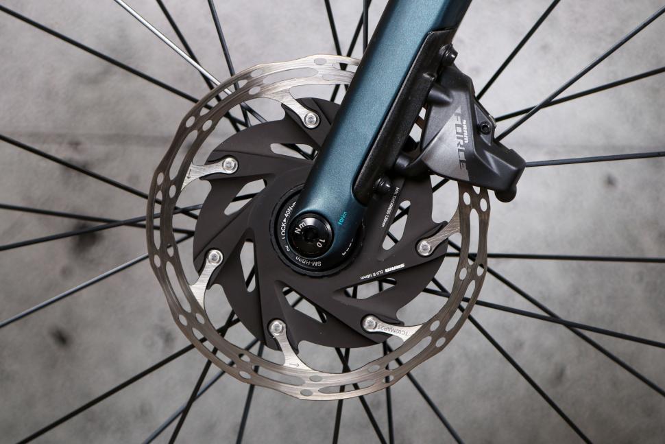 2022 BMC Roadmachine AMP ONE - front disc brake.jpg