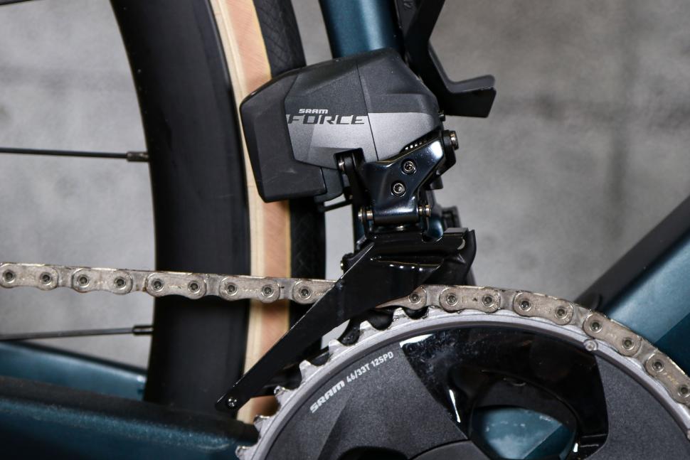 2022 BMC Roadmachine AMP ONE - front mech.jpg
