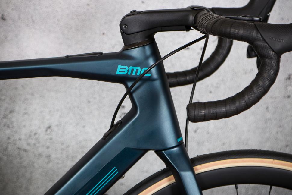 2022 BMC Roadmachine AMP ONE - head tube.jpg