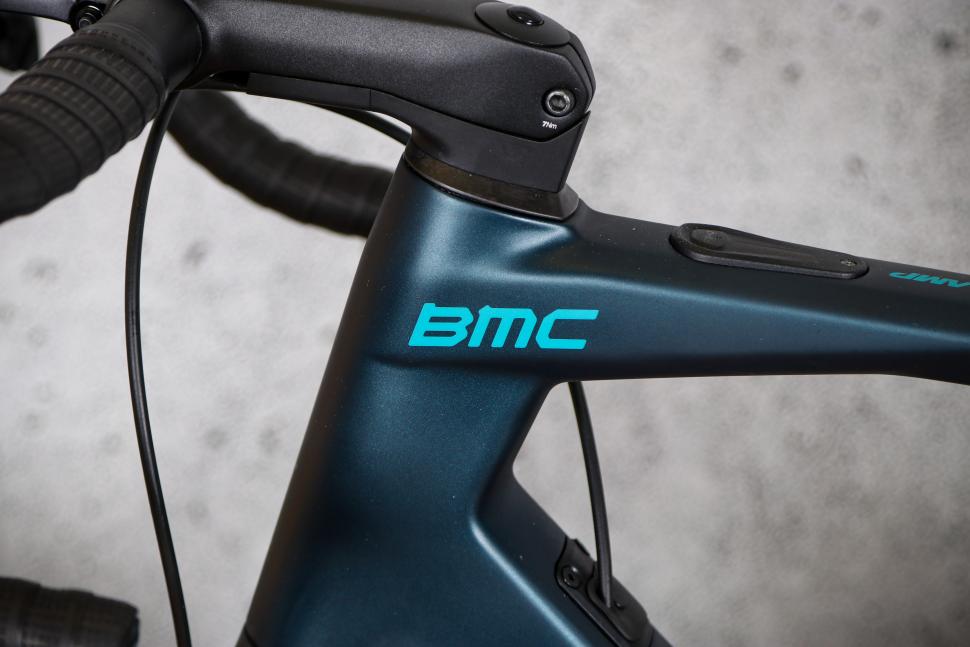 2022 BMC Roadmachine AMP ONE - logo detail.jpg