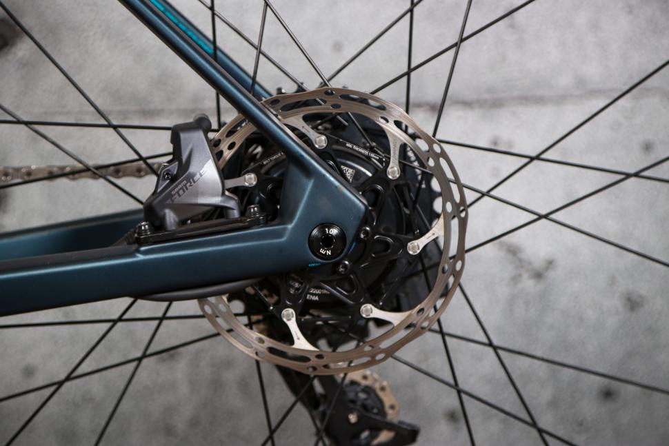 2022 BMC Roadmachine AMP ONE - rear disc brake.jpg