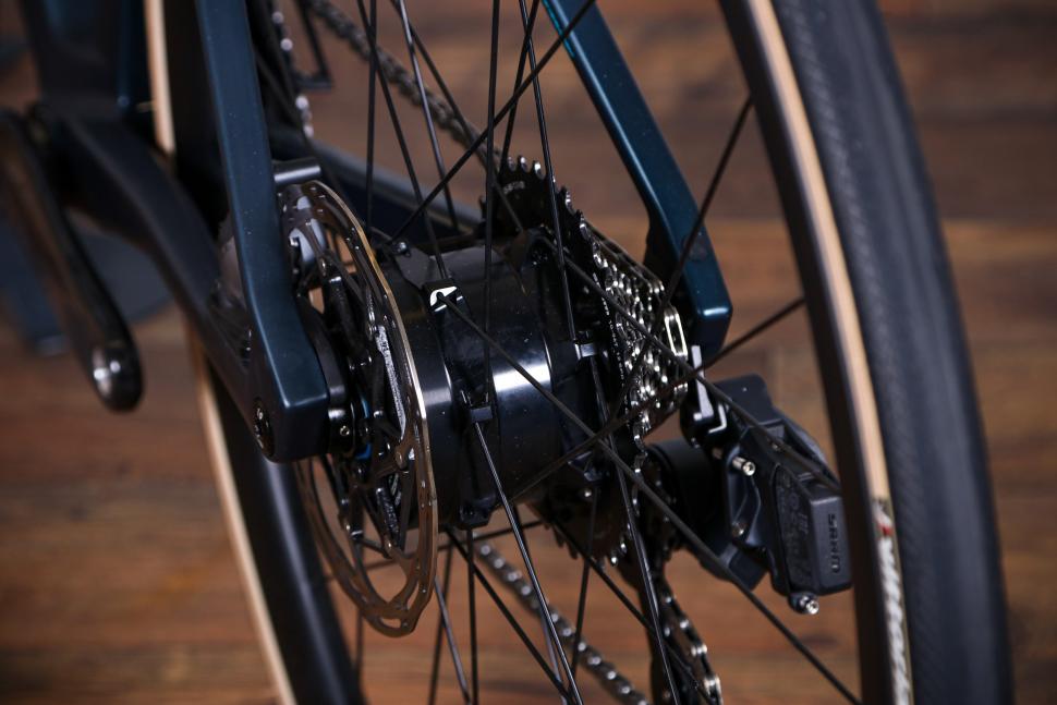 2022 BMC Roadmachine AMP ONE - rear hub motor 1.jpg