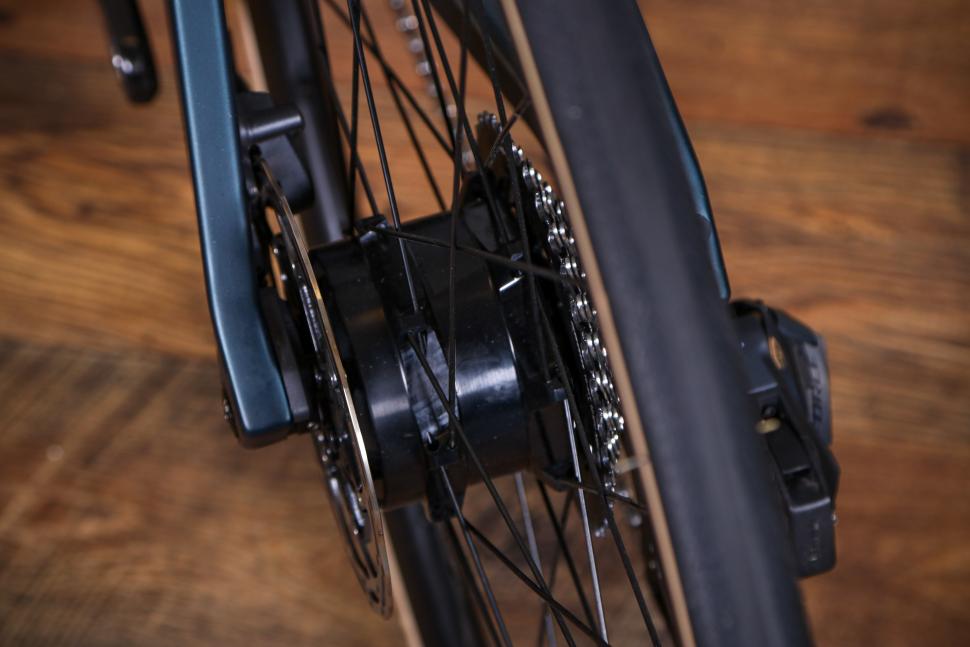 2022 BMC Roadmachine AMP ONE - rear hub motor 2.jpg