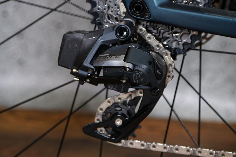 2022 BMC Roadmachine AMP ONE - rear mech.jpg