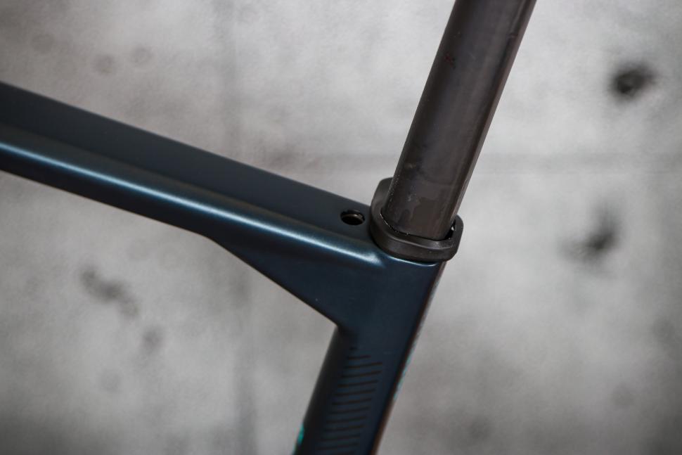 2022 BMC Roadmachine AMP ONE - seat post bolt 2.jpg