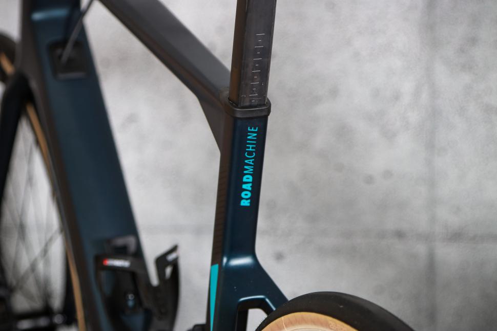 2022 BMC Roadmachine AMP ONE - seat tube detail.jpg