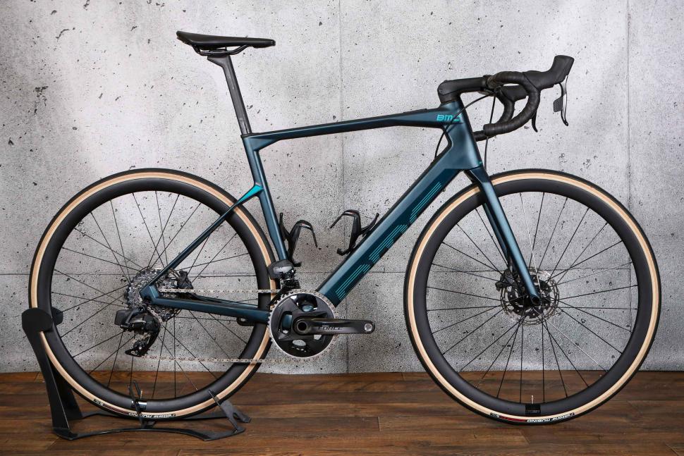 2022 BMC Roadmachine AMP ONE.jpg