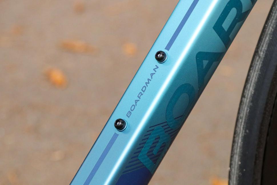 2022 Boardman SLR 9.6 Disc - bosses 1.jpg