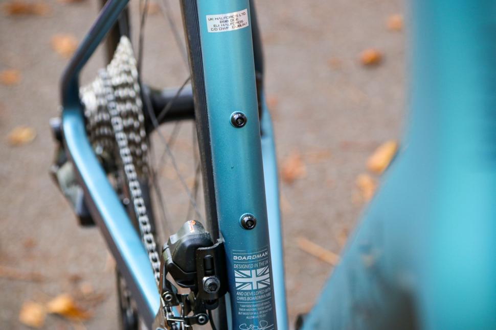 2022 Boardman SLR 9.6 Disc - bosses 2.jpg