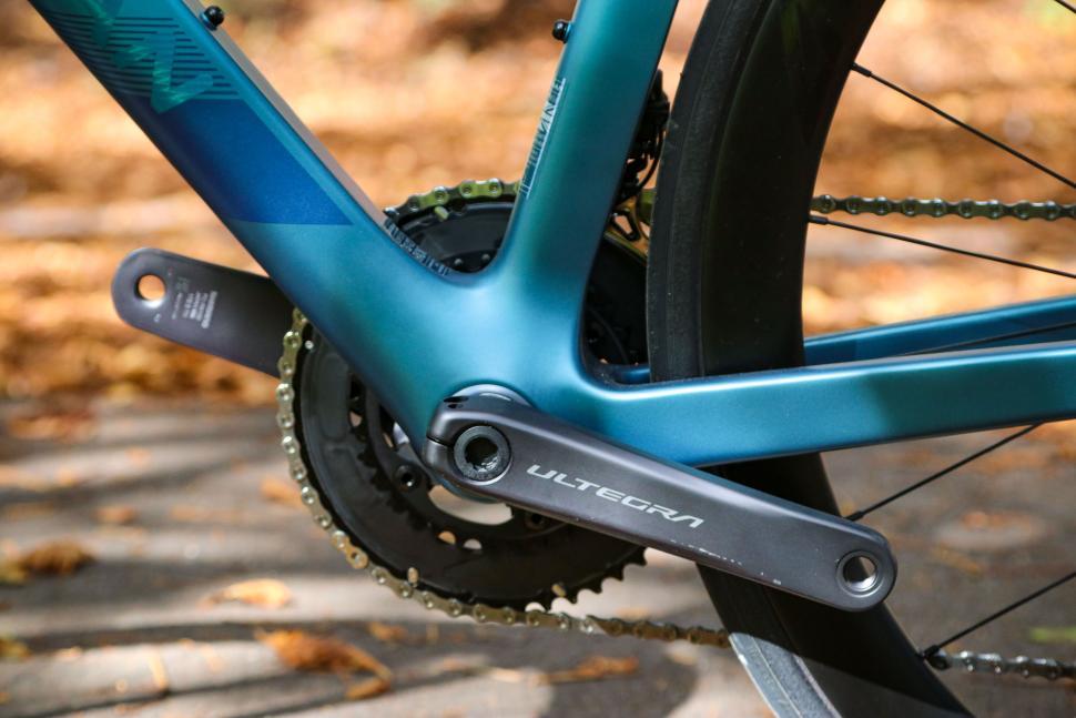 2022 Boardman SLR 9.6 Disc - bottom bracket.jpg