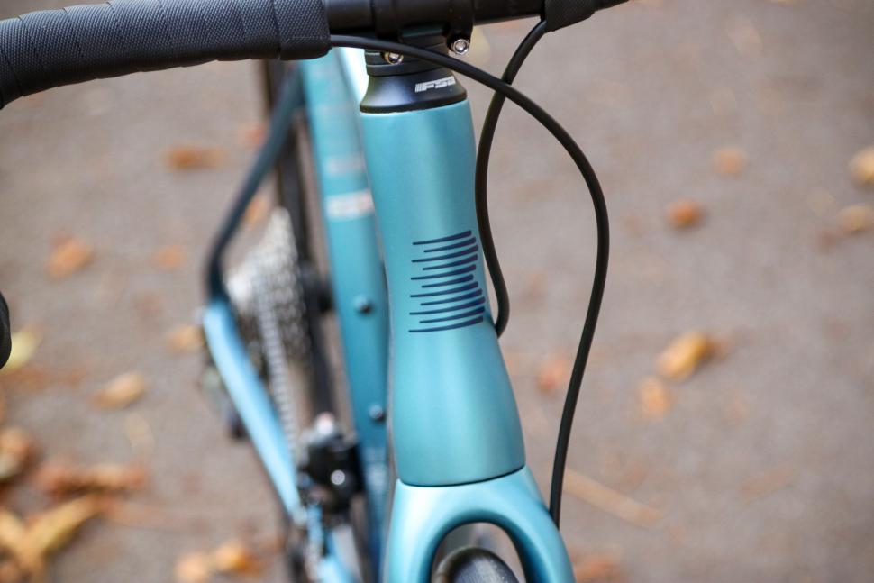 2022 Boardman SLR 9.6 Disc - head tube bedge.jpg