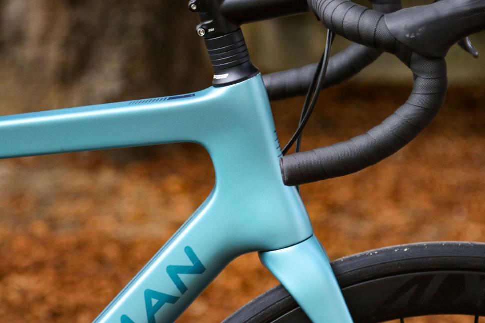 2022 Boardman SLR 9.6 Disc - head tube.jpg