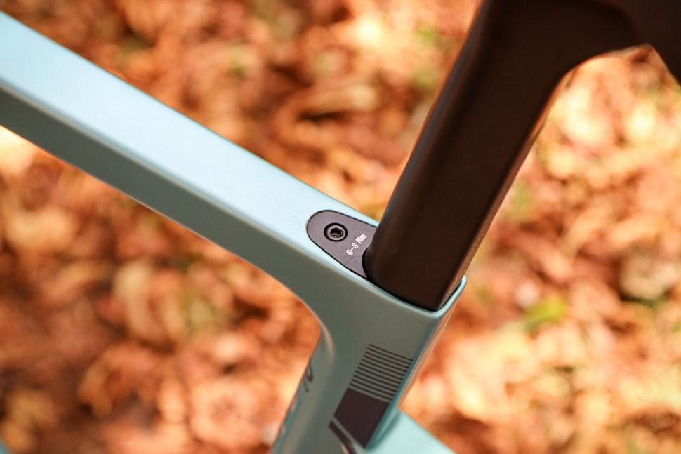 2022 Boardman SLR 9.6 Disc - seat post bolt.jpg