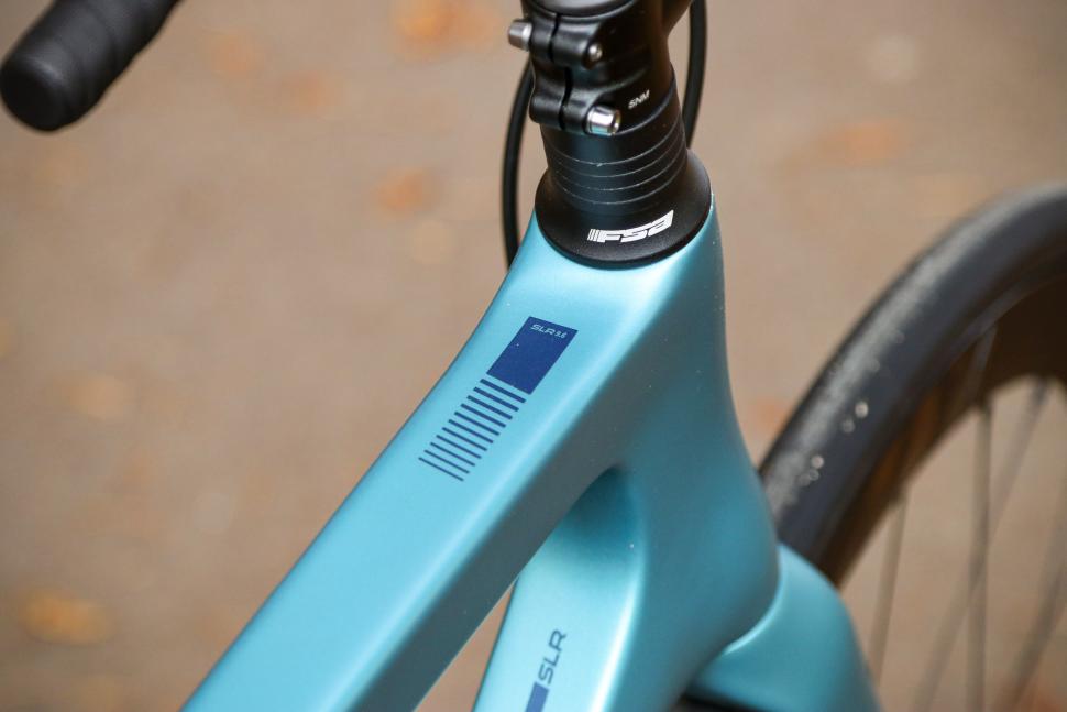 2022 Boardman SLR 9.6 Disc - top tube detail.jpg