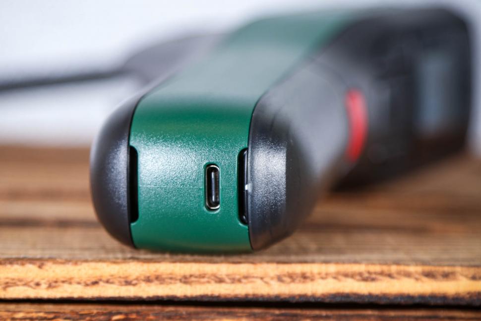 2022 Bosch EasyPump - USB port.jpg