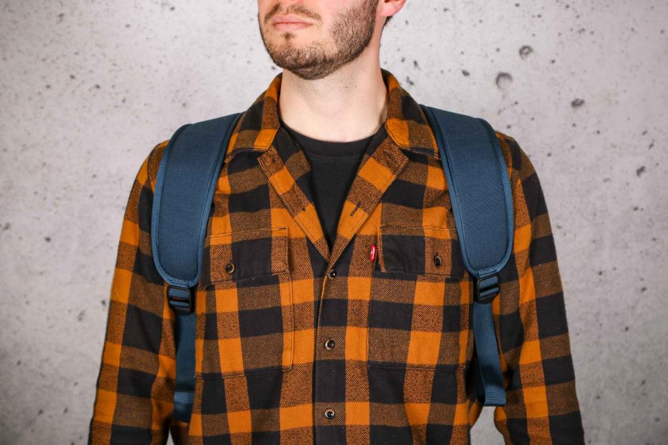 2022 Brompton Backpack Made with Liberty Fabric Jonathan - straps.jpg