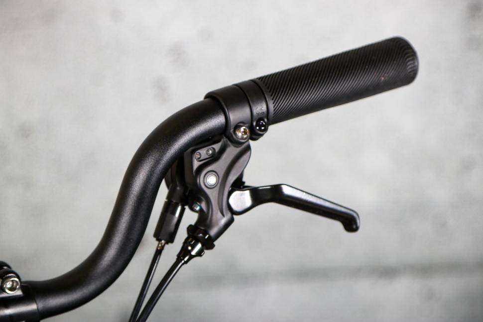 2022 Brompton C Line Explore - brake lever and grip.jpg