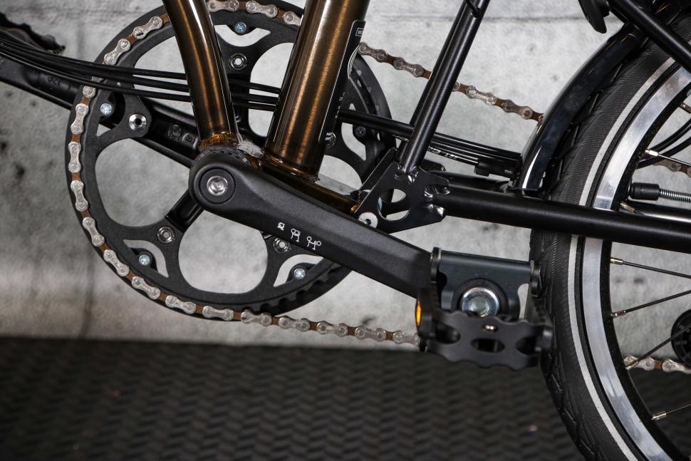 2022 Brompton C Line Explore - crank and folding hinge.jpg