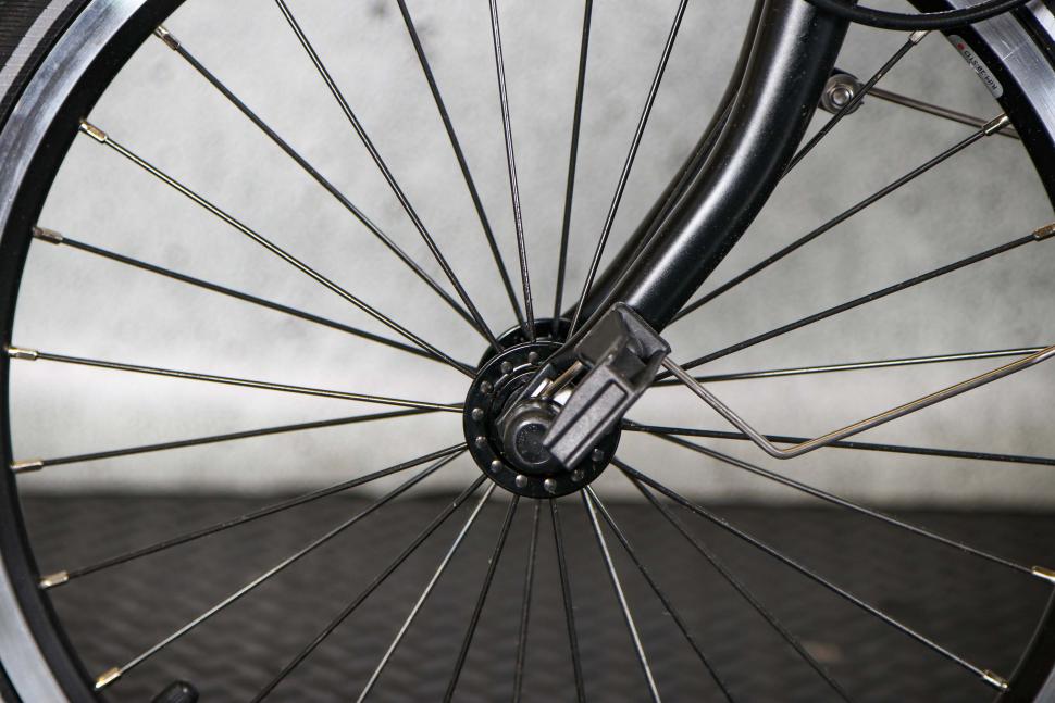 2022 Brompton C Line Explore - folding catch.jpg