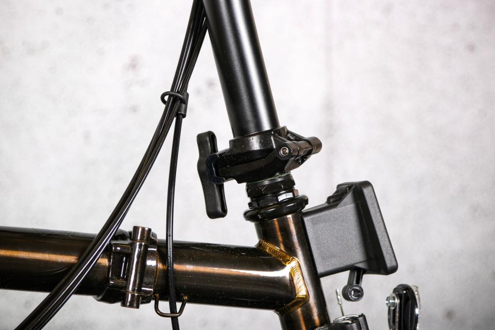 2022 Brompton C Line Explore - handlebar hinge.jpg