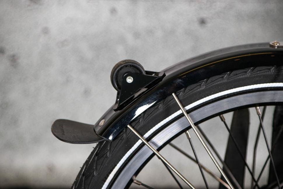 2022 Brompton C Line Explore - rear mudguard detail.jpg