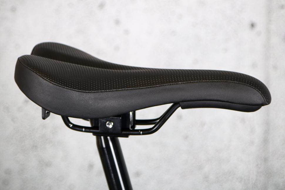 2022 Brompton C Line Explore - saddle.jpg