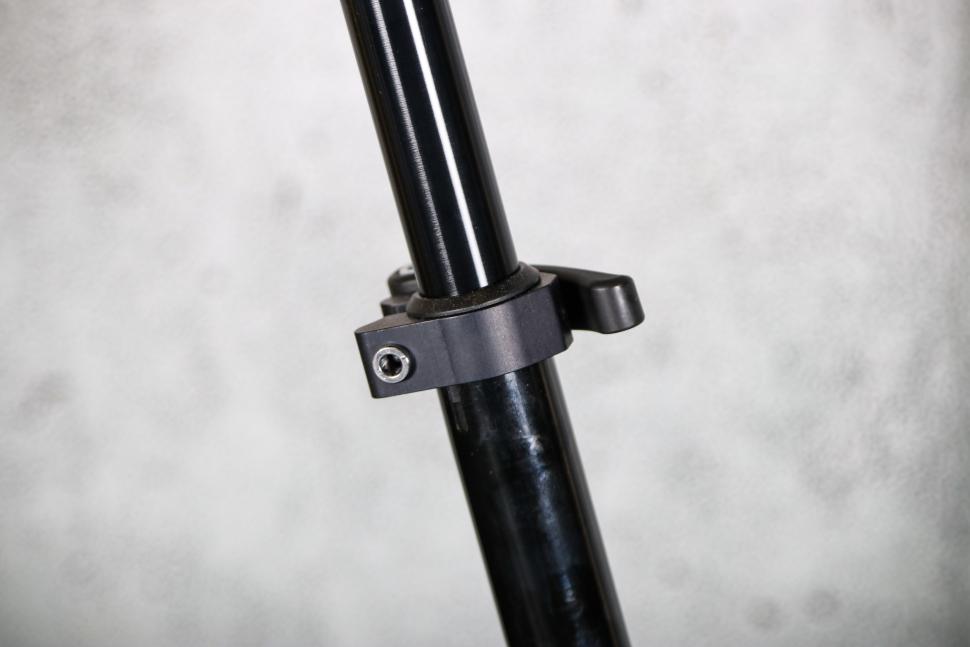 2022 Brompton C Line Explore - seat post quick release.jpg