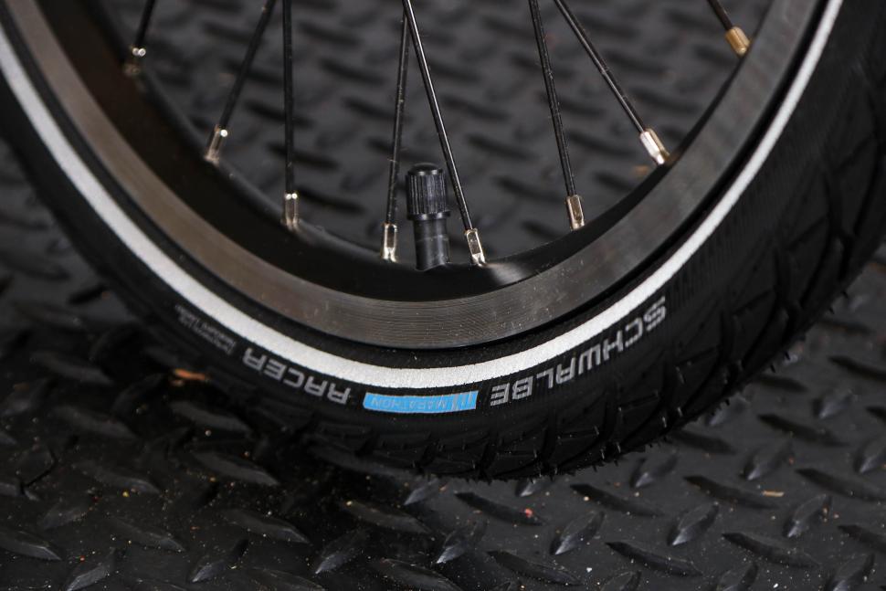 2022 Brompton C Line Explore - tyre.jpg