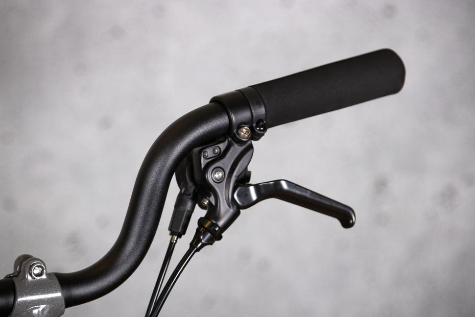 2022 Brompton P Line Urban Storm Grey High - brak lever 2.jpg