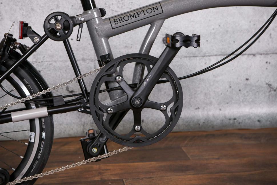 2022 Brompton P Line Urban Storm Grey High - crank.jpg