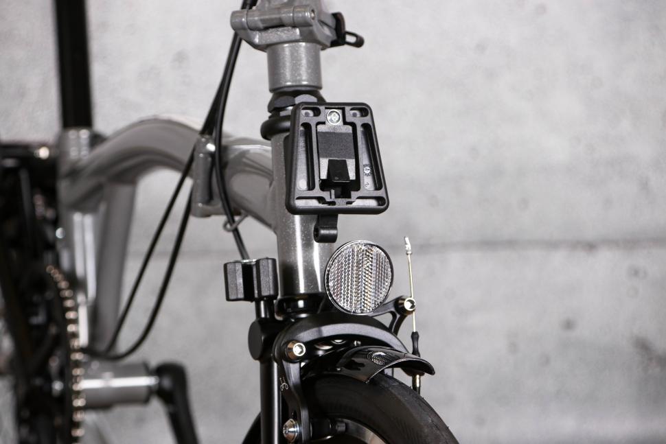 2022 Brompton P Line Urban Storm Grey High - front reflector and bag mount.jpg
