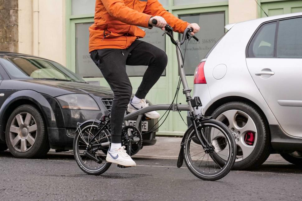 2022 Brompton P Line Urban Storm Grey - High - riding 5.jpg