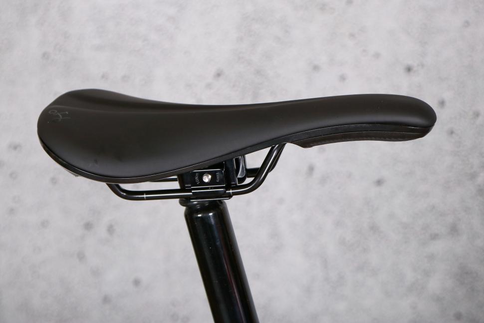 2022 Brompton P Line Urban Storm Grey High - saddle.jpg