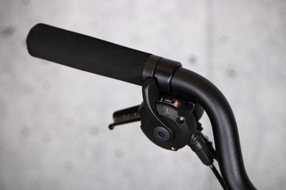 2022 Brompton P Line Urban Storm Grey High - thumb shifter.jpg