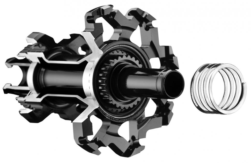 2022 Cadex R2-C60 hub - 1.jpeg