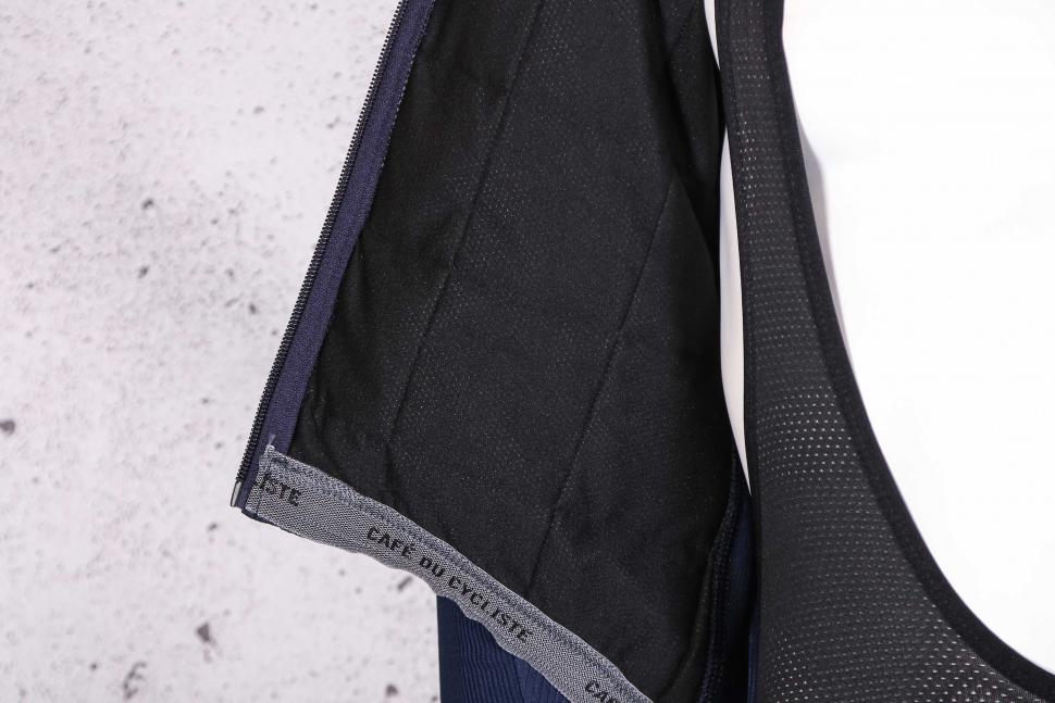 2022 Cafe Du Cycliste Leonie Mens Insulated Cycling Jacket - inside.jpg