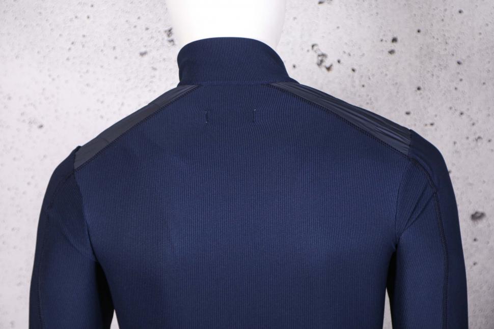 2022 Cafe Du Cycliste Leonie Mens Insulated Cycling Jacket - shoulders.jpg