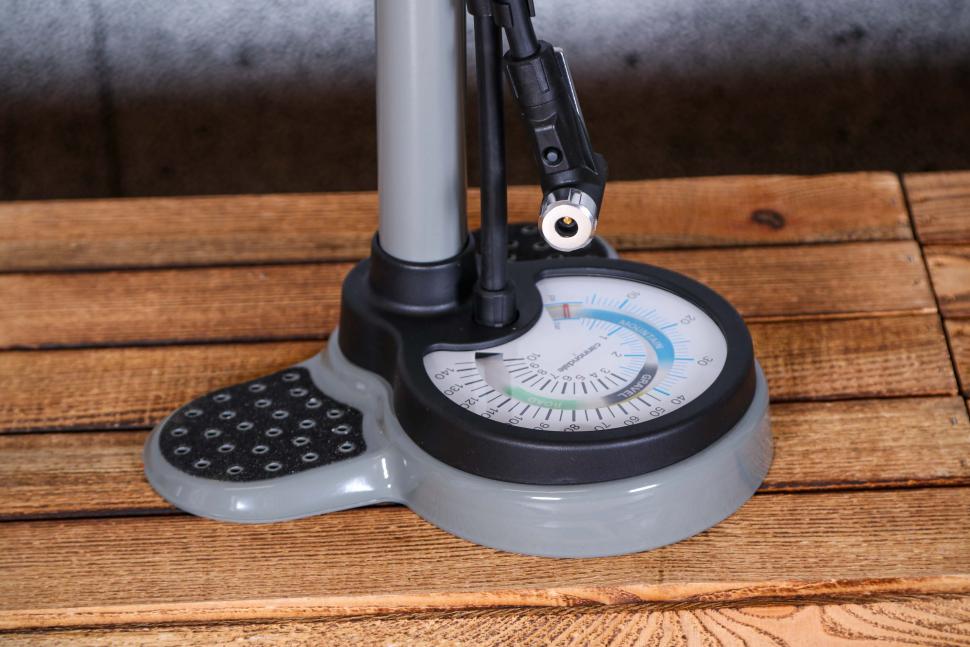 2022 Cannondale Precise Floor Pump - base.jpg