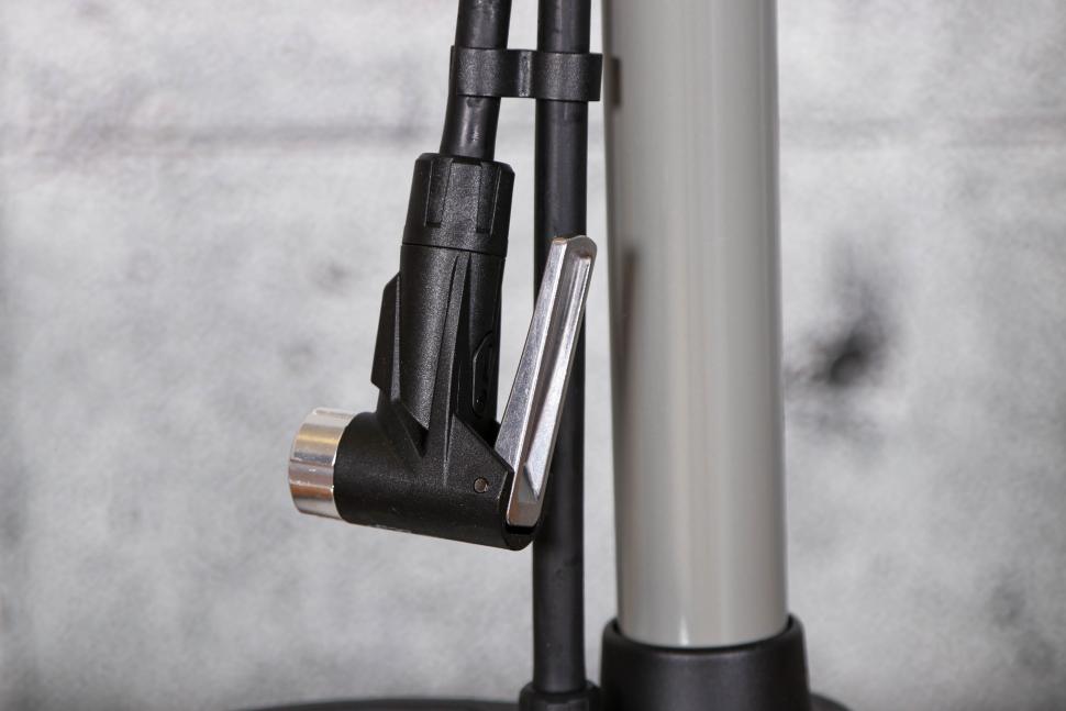 2022 Cannondale Precise Floor Pump - valve head.jpg