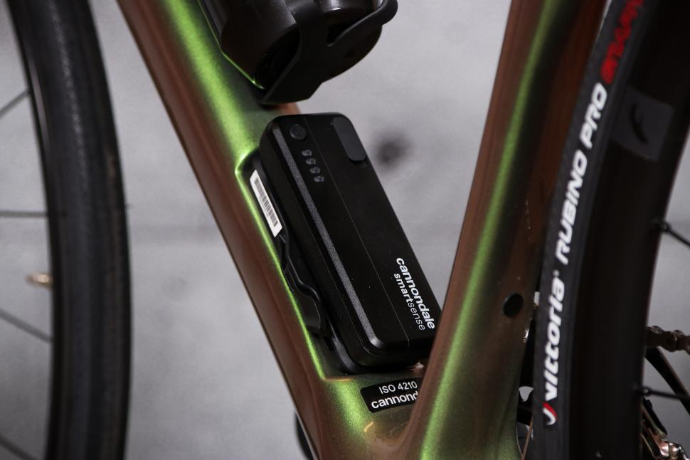 2022 Cannondale Synapse 2 RL - smart sense battery unit 2.jpg