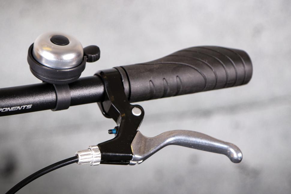 2022 Carrera Intercity Folding Bike - bar and brake lever.jpg