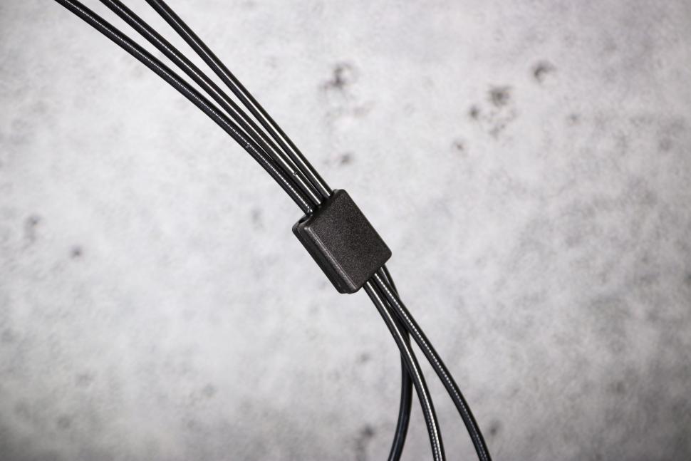 2022 Carrera Intercity Folding Bike - cable details.jpg