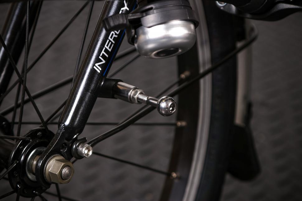 2022 Carrera Intercity Folding Bike - folding catch 1.jpg