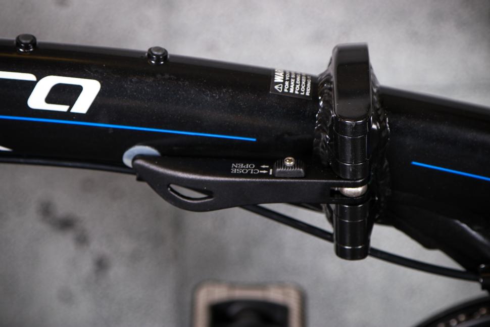 2022 Carrera Intercity Folding Bike - frame release handle.jpg