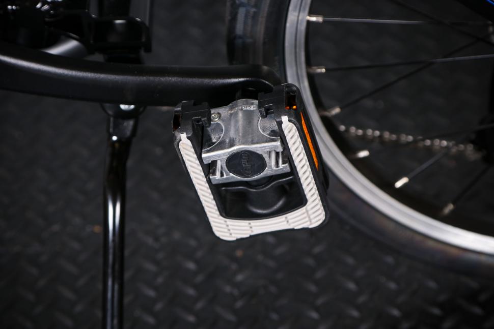 2022 Carrera Intercity Folding Bike - pedal 2.jpg