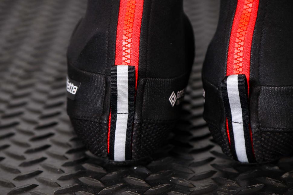 2022 Castelli Perfetto Shoe Covers - reflective tabs.jpg