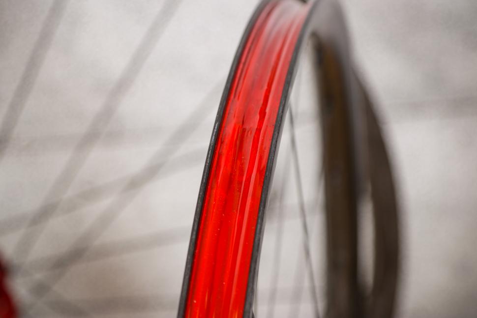 2022 Chris King GRD23 R45D Wheelset - rim bed.jpg