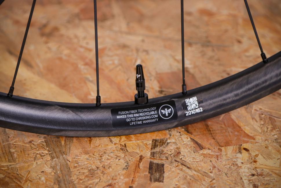 2022 Chris King GRD23 R45D Wheelset - valve.jpg